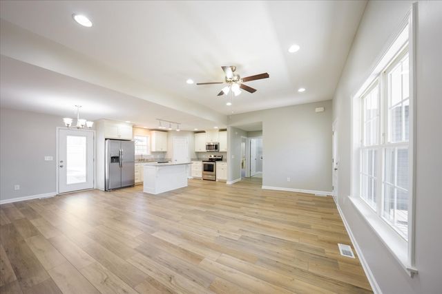 2125 Sayles Ct, Lawrenceburg, TN 38464