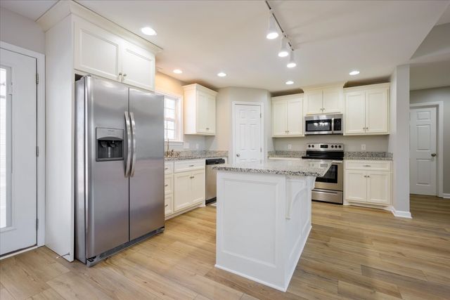 2125 Sayles Ct, Lawrenceburg, TN 38464