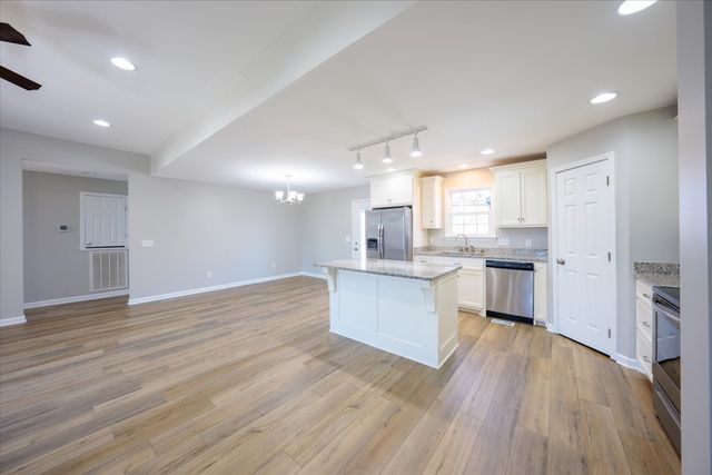 2125 Sayles Ct, Lawrenceburg, TN 38464