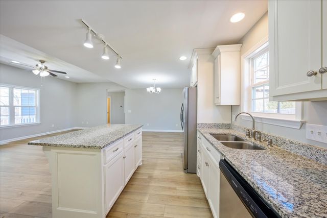 2125 Sayles Ct, Lawrenceburg, TN 38464