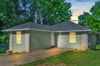 2431 North Kellett Avenue, Springfield, MO 65803