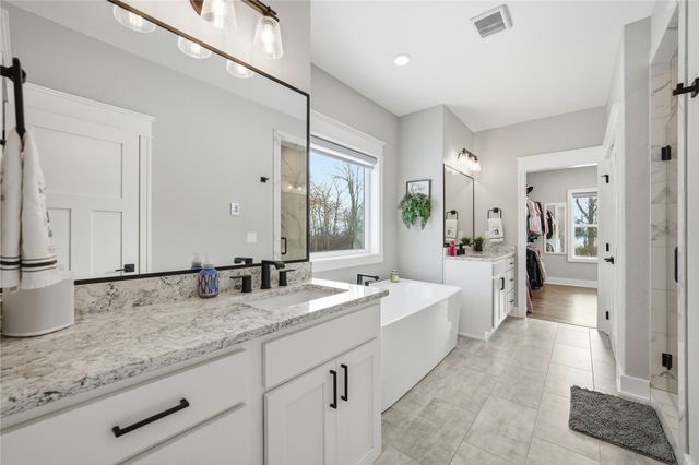 8656 NE 102nd Avenue, Bondurant, IA 50035