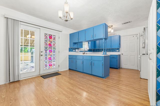 517 Uhland Rd, San Marcos, TX 78666