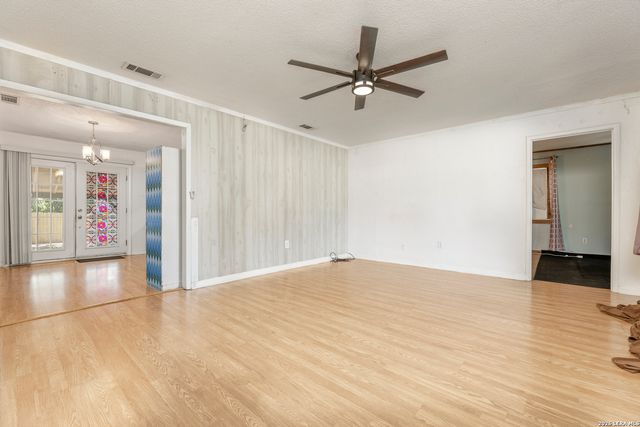 517 Uhland Rd, San Marcos, TX 78666