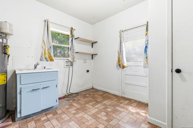 517 Uhland Rd, San Marcos, TX 78666