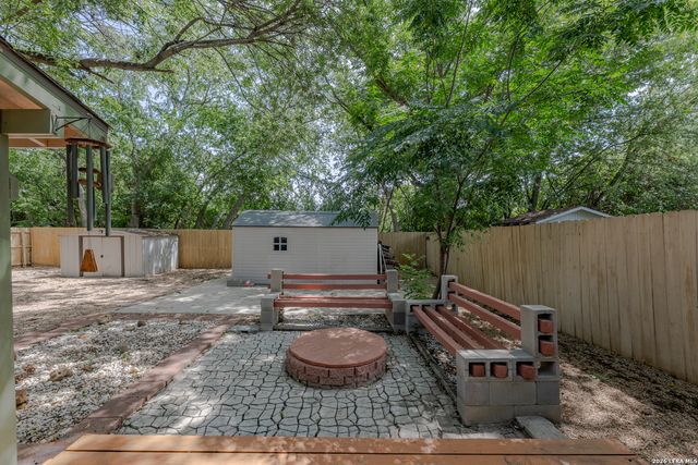 517 Uhland Rd, San Marcos, TX 78666
