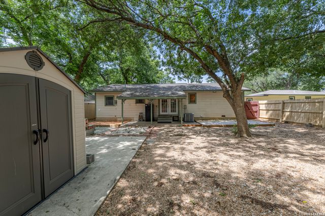 517 Uhland Rd, San Marcos, TX 78666