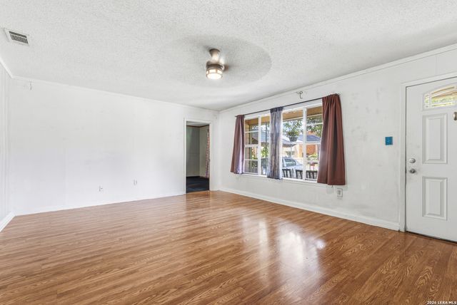 517 Uhland Rd, San Marcos, TX 78666