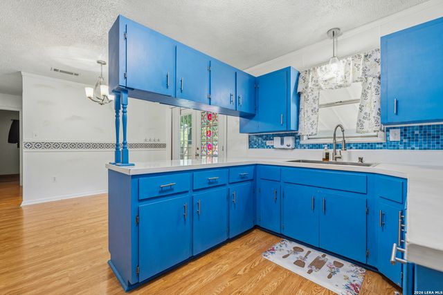 517 Uhland Rd, San Marcos, TX 78666
