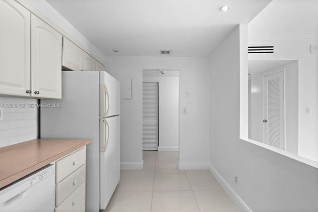 19390 Collins Avenue 1410, Sunny Isles Beach, FL 33160