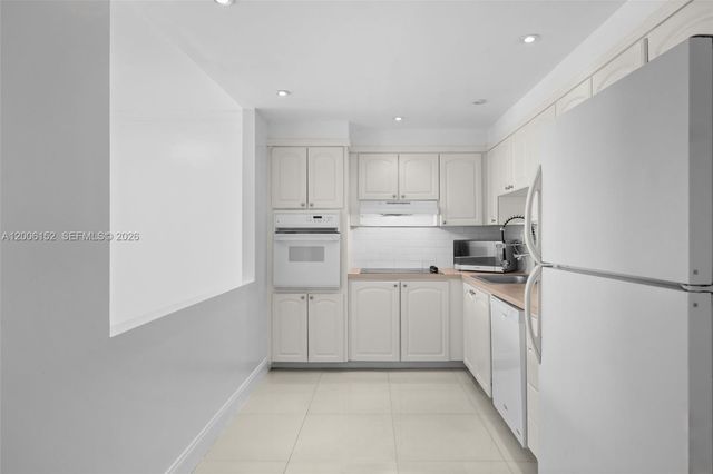 19390 Collins Avenue 1410, Sunny Isles Beach, FL 33160