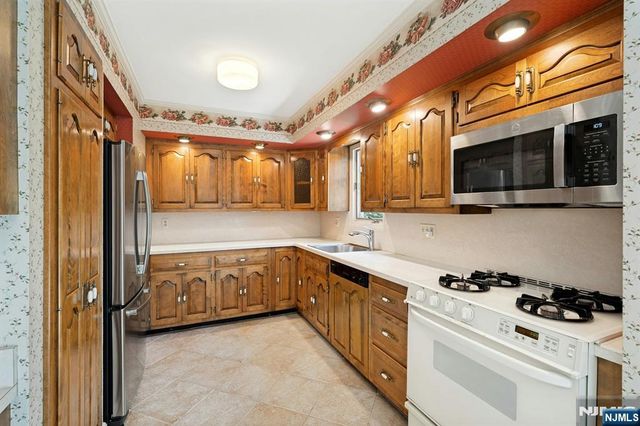 111 Dean Street, Harrington Park, NJ 07640
