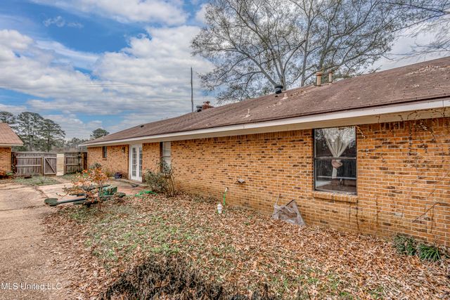 1609 Old Vicksburg Road, Clinton, MS 39056