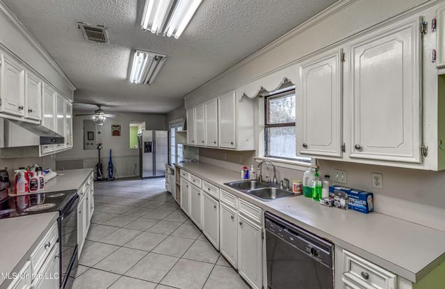 1609 Old Vicksburg Road, Clinton, MS 39056