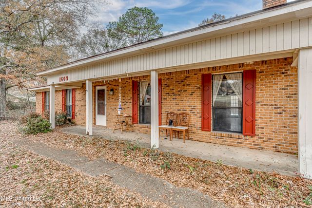 1609 Old Vicksburg Road, Clinton, MS 39056