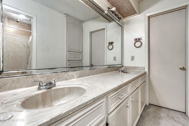 1609 Old Vicksburg Road, Clinton, MS 39056