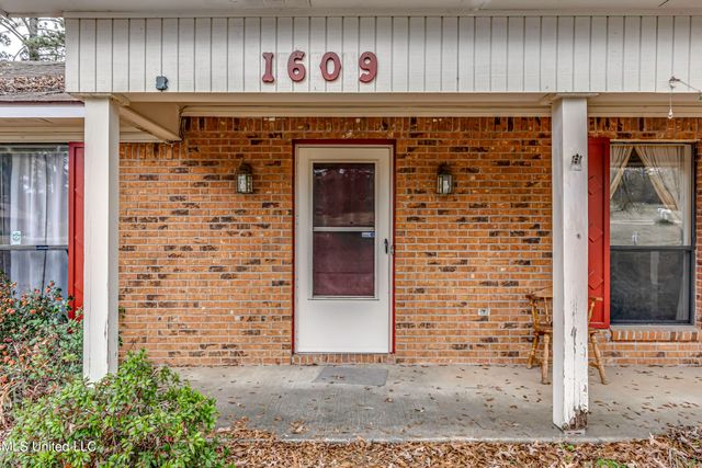 1609 Old Vicksburg Road, Clinton, MS 39056