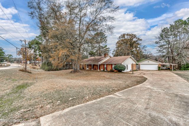 1609 Old Vicksburg Road, Clinton, MS 39056