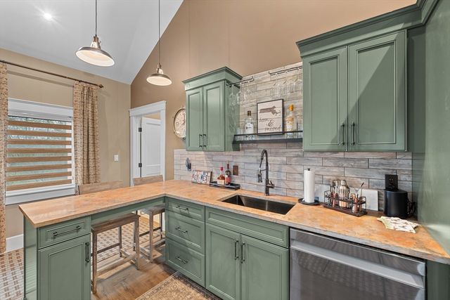 7 Nipmuck, Webster, MA 01570