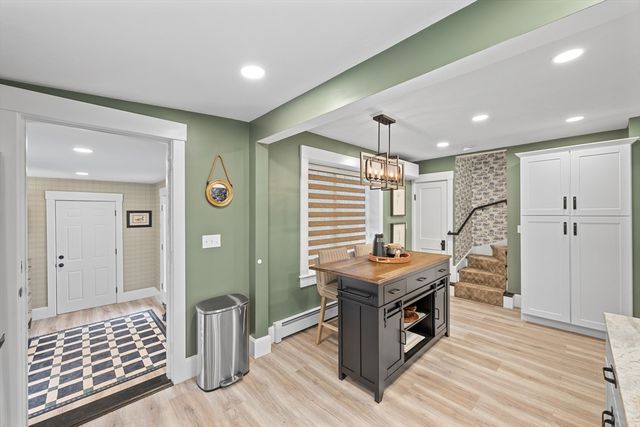 7 Nipmuck, Webster, MA 01570