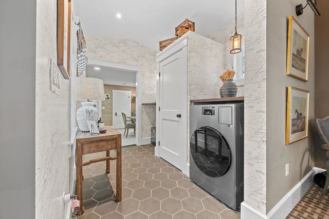 7 Nipmuck, Webster, MA 01570