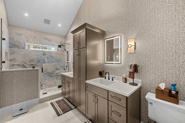 7 Nipmuck, Webster, MA 01570