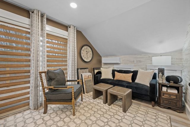 7 Nipmuck, Webster, MA 01570