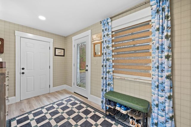 7 Nipmuck, Webster, MA 01570