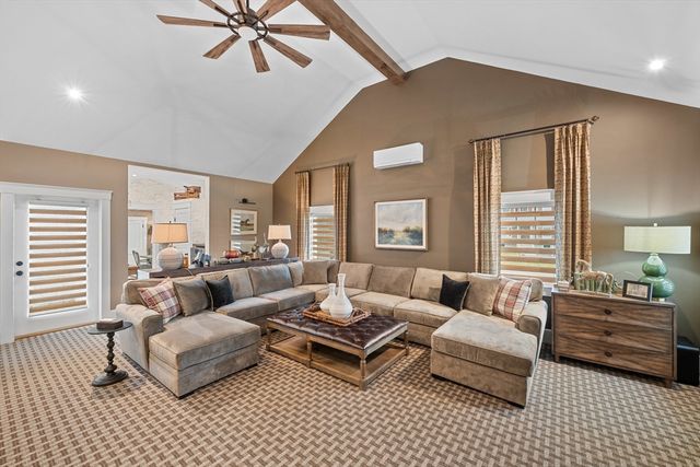 7 Nipmuck, Webster, MA 01570