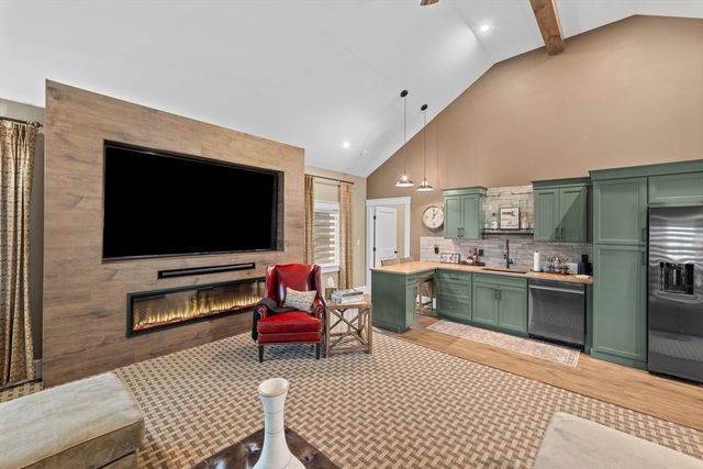 7 Nipmuck, Webster, MA 01570