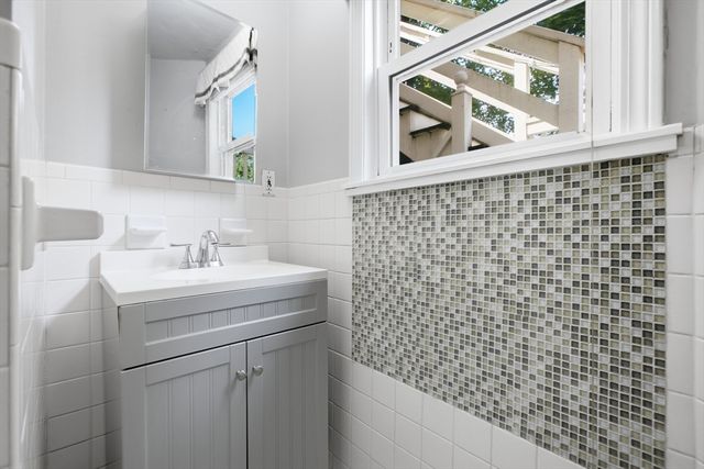 181 Churchills Lane 1, Milton, MA 02186