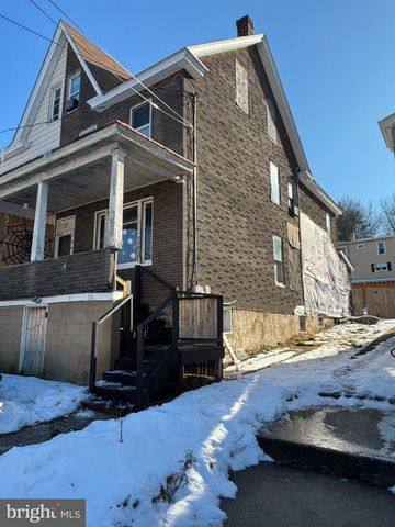 124 E HIGH ST, Coaldale, PA 18218