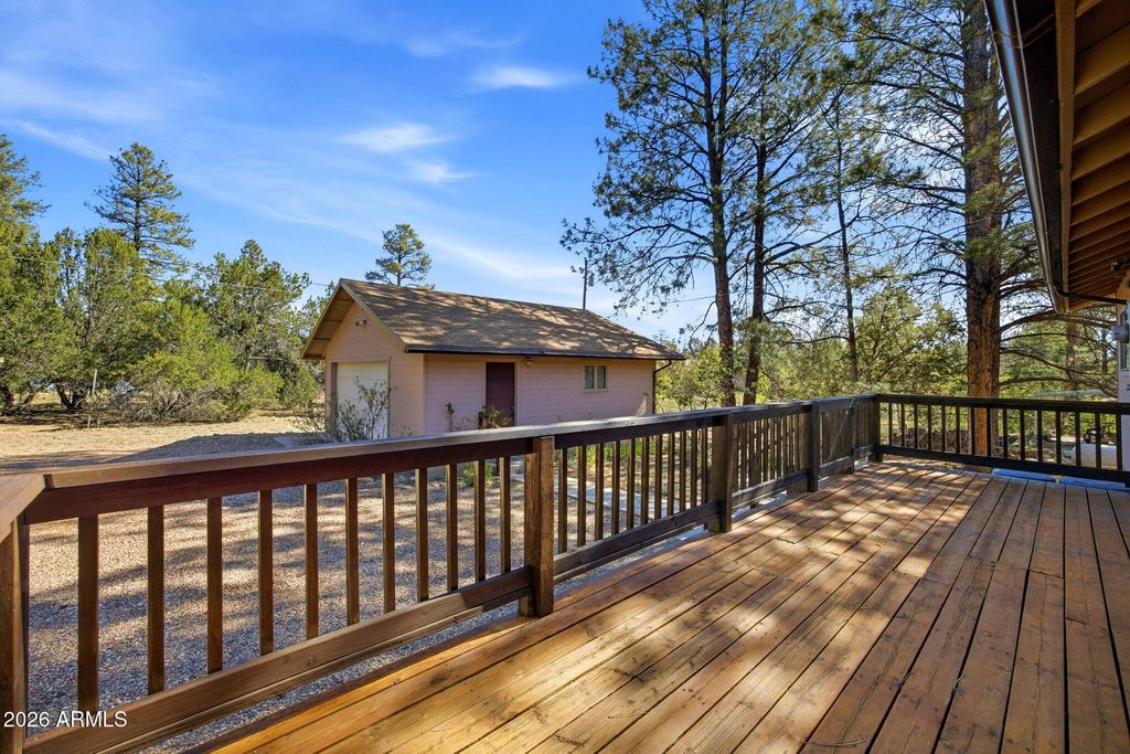 Image 22 of property listing at 1924 1924 Little Doe Trail, Overgaard, AZ 85933