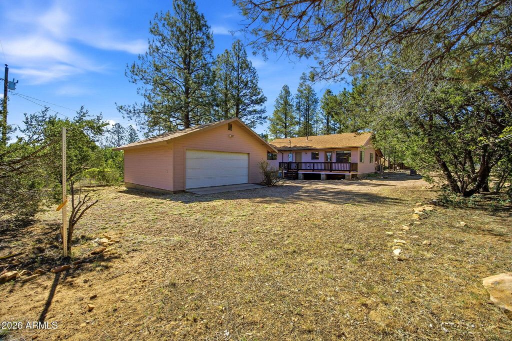 Image 28 of property listing at 1924 1924 Little Doe Trail, Overgaard, AZ 85933