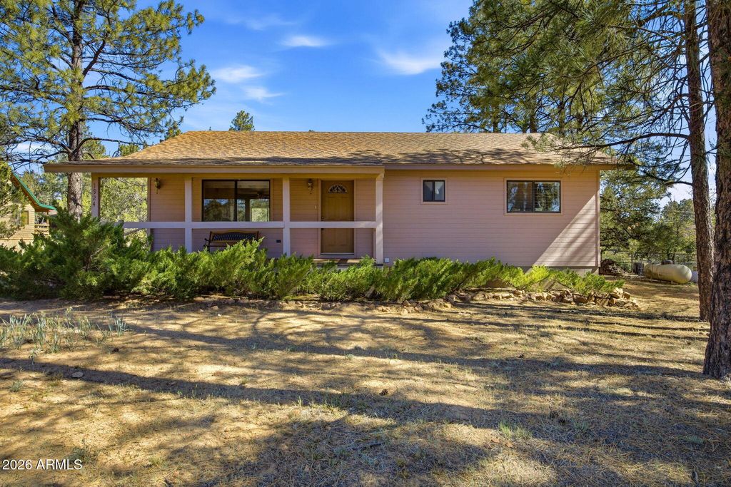 Image 3 of property listing at 1924 1924 Little Doe Trail, Overgaard, AZ 85933