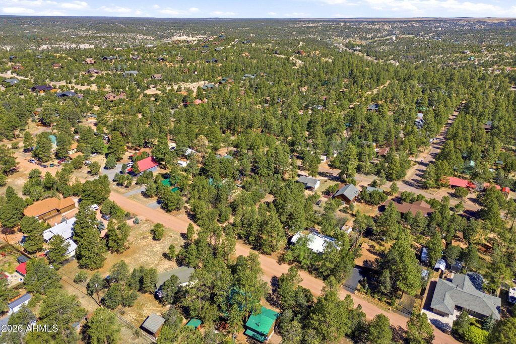 Image 30 of property listing at 1924 1924 Little Doe Trail, Overgaard, AZ 85933