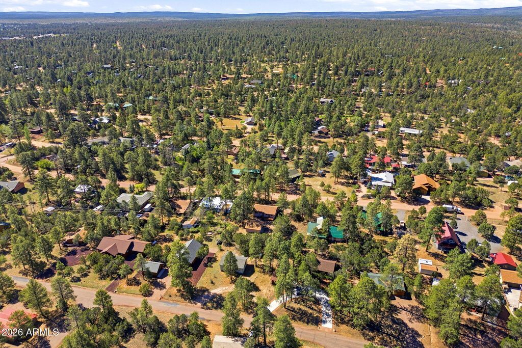 Image 32 of property listing at 1924 1924 Little Doe Trail, Overgaard, AZ 85933