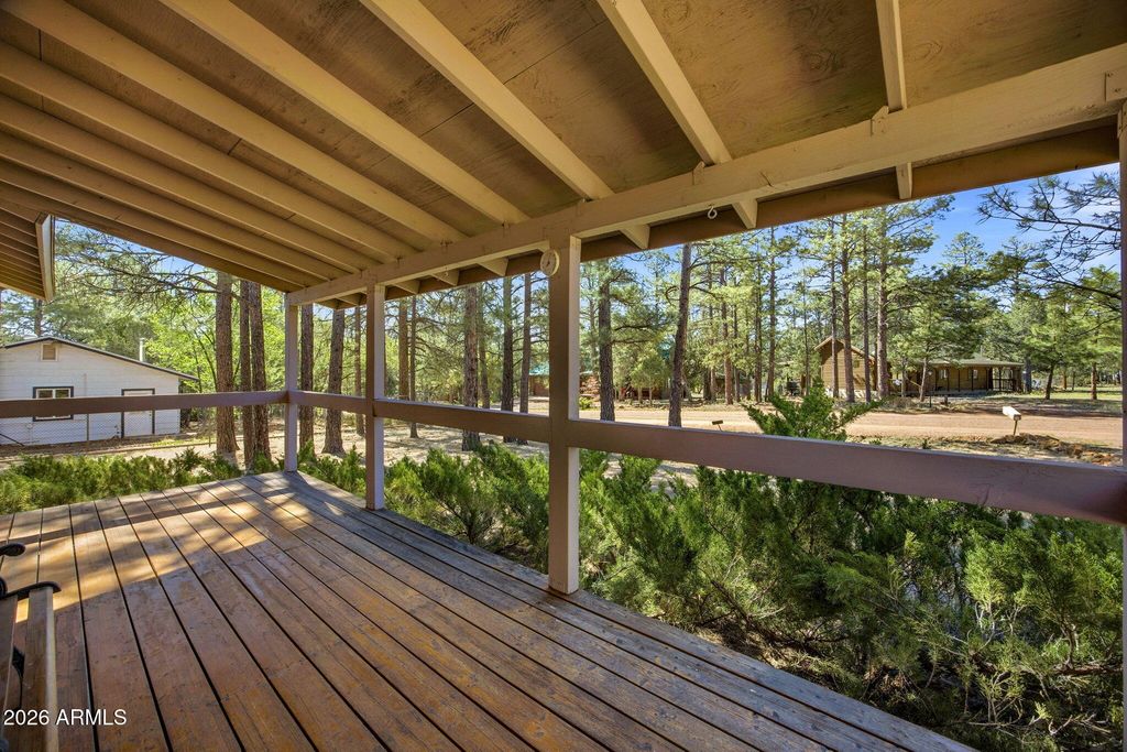 Image 6 of property listing at 1924 1924 Little Doe Trail, Overgaard, AZ 85933