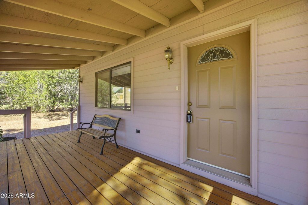 Image 7 of property listing at 1924 1924 Little Doe Trail, Overgaard, AZ 85933