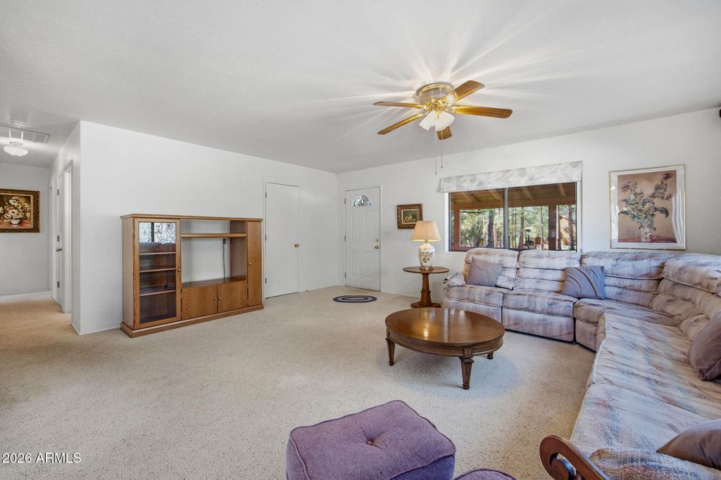 Image 9 of property listing at 1924 1924 Little Doe Trail, Overgaard, AZ 85933