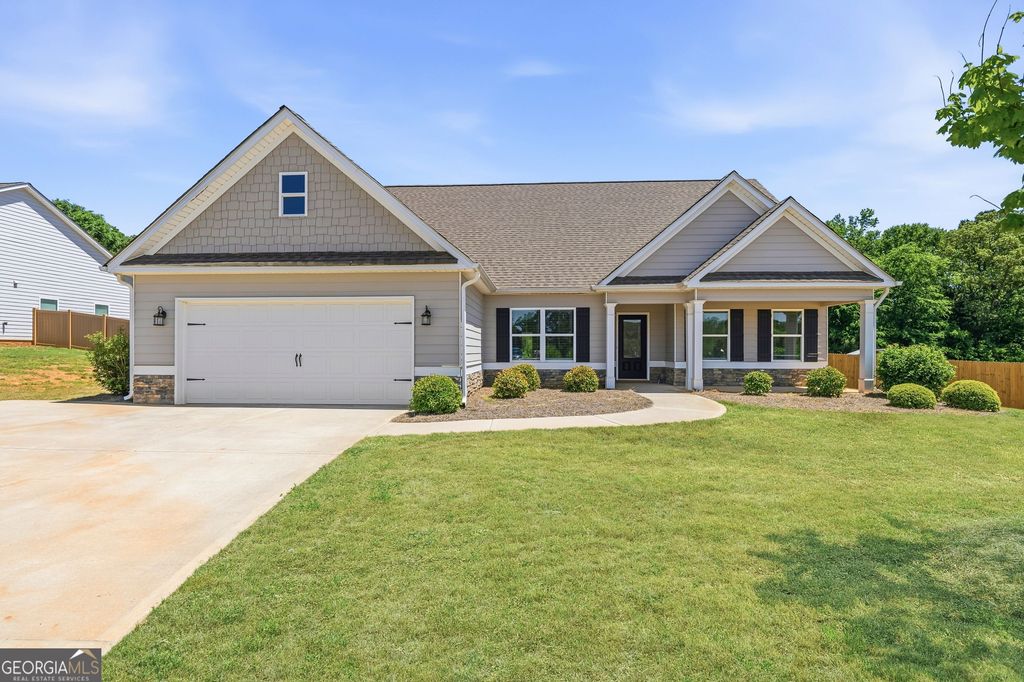 183 Loch Way, Eatonton, GA 31024