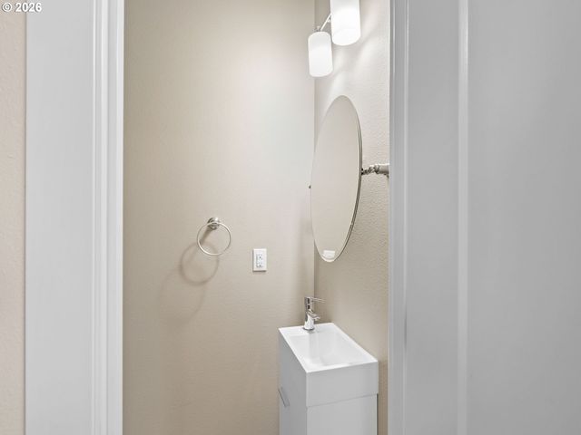 138 Ne 109TH Ave, Portland, OR 97220