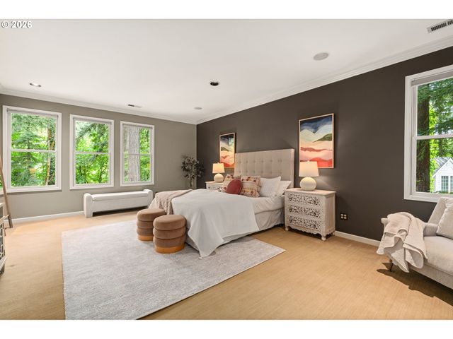15451 VILLAGE Dr, Lake Oswego, OR 97034