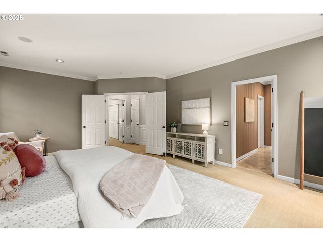 15451 VILLAGE Dr, Lake Oswego, OR 97034