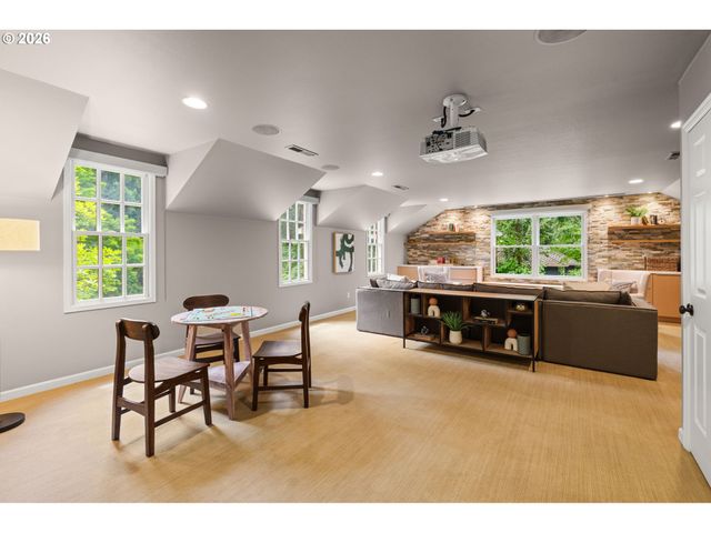 15451 VILLAGE Dr, Lake Oswego, OR 97034