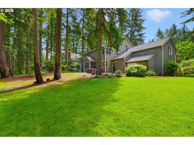 15451 VILLAGE Dr, Lake Oswego, OR 97034