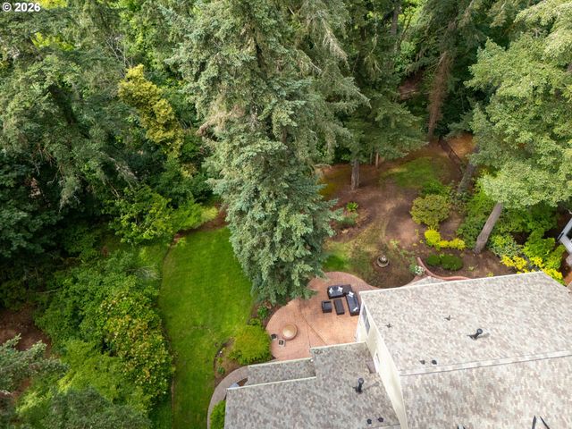 15451 VILLAGE Dr, Lake Oswego, OR 97034