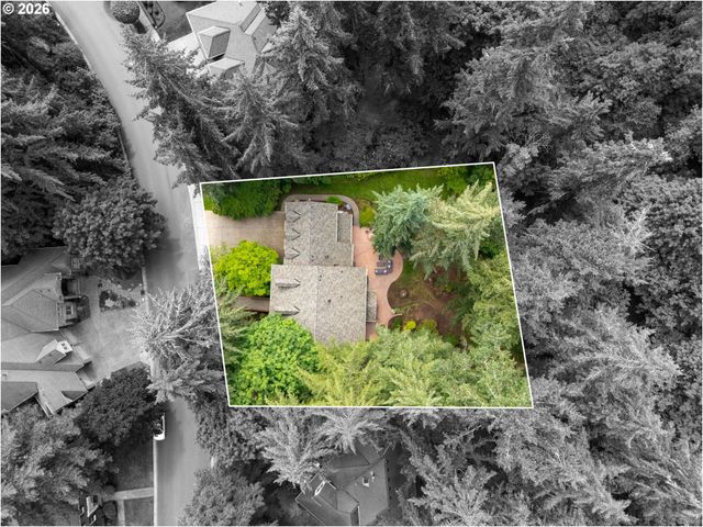 15451 VILLAGE Dr, Lake Oswego, OR 97034