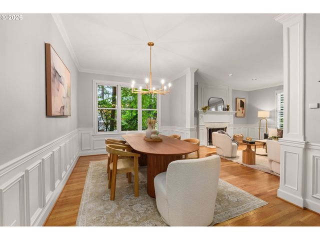 15451 VILLAGE Dr, Lake Oswego, OR 97034