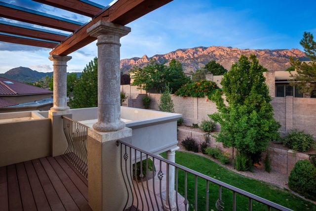 8800 Tiffany Bud Court NE, Albuquerque, NM 87122